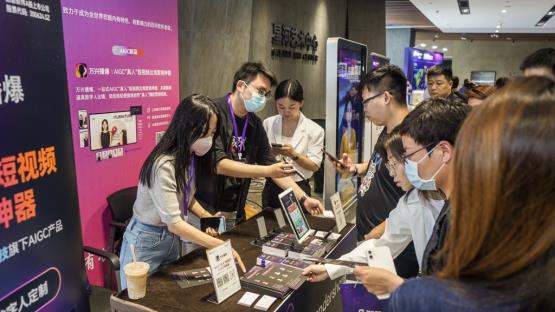 万兴科技启动“数字人共创事业合伙人”计划 招募数字人加盟代理合作伙伴(图2)