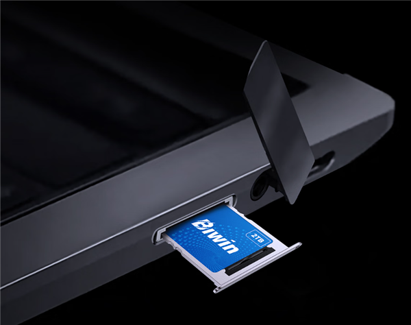 最小消费级固态硬盘来了!国产佰维Mini SSD CL100正式发布:半枚硬币大小 599元起(图2) 最小消费级固态硬盘来了!国产佰维Mini SSD CL100正式发布:半枚硬币大小 599元起(图2)