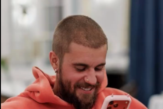 贾斯汀比伯吐槽iPhone按钮设计 竞争对手OpenAI负责人回复:欢迎加入(图3) 贾斯汀比伯吐槽iPhone按钮设计 竞争对手OpenAI负责人回复:欢迎加入(图3)